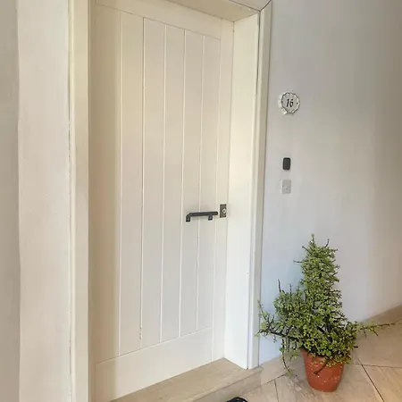 Seafront 3bed Ghadira Bay By Homely Apartment